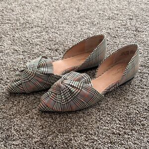Chic Plaid Flats with Swirl Detail